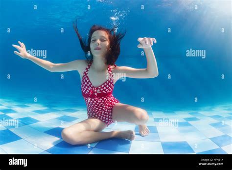 Naked Girl Underwater Pool Telegraph