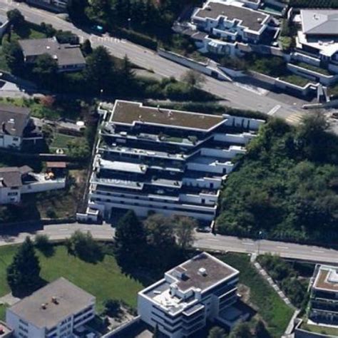 The swiss maestro possesses several properties. Roger Federer's Apartment (former) in Bäch, Switzerland ...