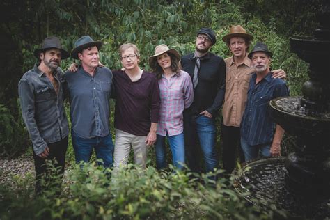 Edie Brickell And New Bohemians Master Mood With Hunter And The Dog Star