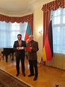 Botschafter Ramin Hasanov überreicht Jubiläumsmedaille an deutsche ...