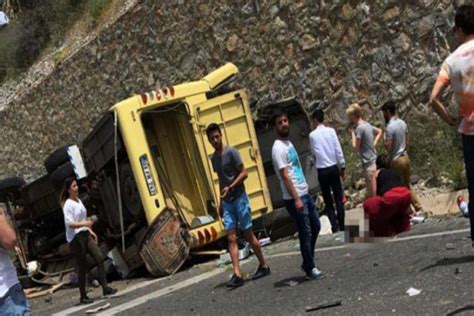 Tur otobüsü devrildi Çok sayıda ölü ve yaralı var Bursa Hakimiyet