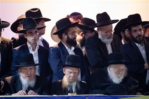 Top Haredi Rabbi Kanievsky Orders Yeshivas Opened His Colleague Blocks