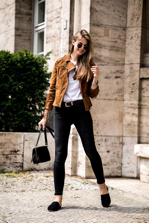 How To Wear A Brown Leather Jacket Fashion Week Outfit Fashionblog