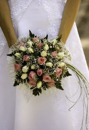 Check out our fake flower bouquet selection for the very best in unique or custom, handmade pieces from our bouquets shops. How to Stiffen Fake Flowers | Wedding bouquets, Diy ...