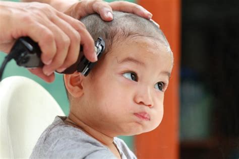 Para ahli tentang cara mencukur rambut kemaluan akan memberitahu anda bahwa penting untuk melakukan eksfoliasi sebelum dan sesudah. CUKUR RAMBUT BAYI BARU LAHIR