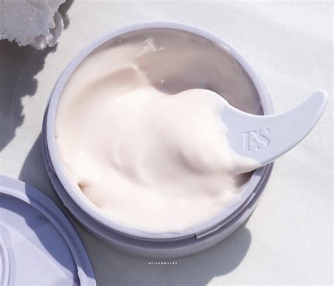 Fenty Beauty Overnight Recovery Gel Cream Review And Swatches Chic Moey