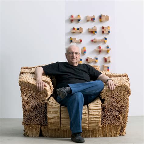 Frank owen gehry, cc, faia (/ˈɡɛəri/; Histoire de Design : The Wiggle Side Chair par Frank Gehry ...