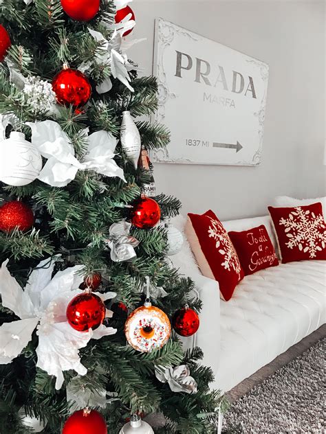 Trimming the tree and hanging up lights are holiday decorating staples, but there are so many more fantastic christmas decoration ideas that you can. 2016 Christmas Home Decor