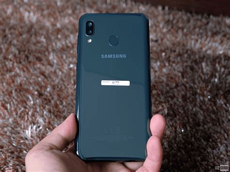 Samsung Galaxy A20 Unboxing And First Impressions