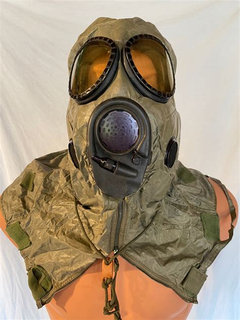us army issue m17 series protective gas mask size medium w hood locknwalkharness