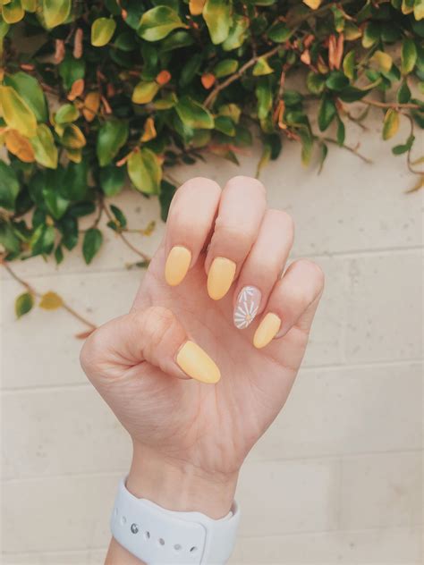 Spring Nails Daisy Pastel Yellow Acrylic Ideas Inspiration Short