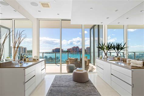 Exquisite Luxury Unit In Miami's Prestigious SoFi Neighborhood By Jeff