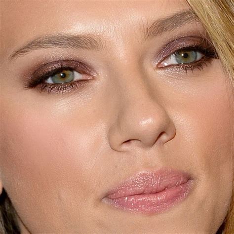 Make Your Eye Color Pop Purple Eyeshadow Scarlett Johansson Makeup