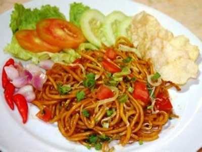 Caranya gampang, yuk ikuti resep di bawah ini! Resep Mie Gomak Balige Goreng Siantar Paling Enak - BumbuBalado.com | Resep makanan, Resep mie ...