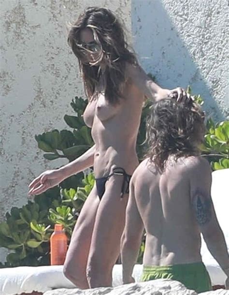 Heidi Klum Topless Candid Vacation Photos The Sex Scene