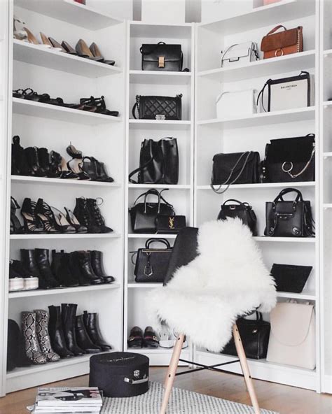 Whether you store your shoes in your entryway or your bedroom closet is a matter of taste, but there are some shoes that just make sense closer to the door (like rain boots or running shoes). The only BS I need is bags and shoes | Décoration de placard