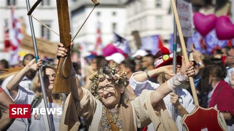 Protest Gegen Corona Politik Mehrere Tausend Massnahmen Gegner