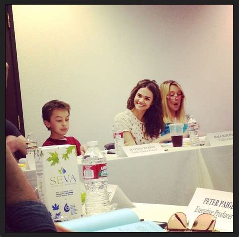 Smile Thefosters Maia Mitchell Hayden Byerly Teri Polo At The Table