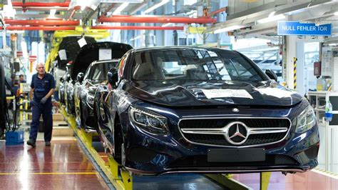 Daimler Ag Deutsche Mitarbeiter Bangen Um Jobs W Hrend Konzern In