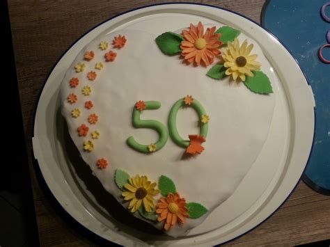 Geburtstagskuchen zum 50 | jubiläumstorte zum 50. Kuchen zum 50. Geburtstag | Kuchen, Fondant, Torten