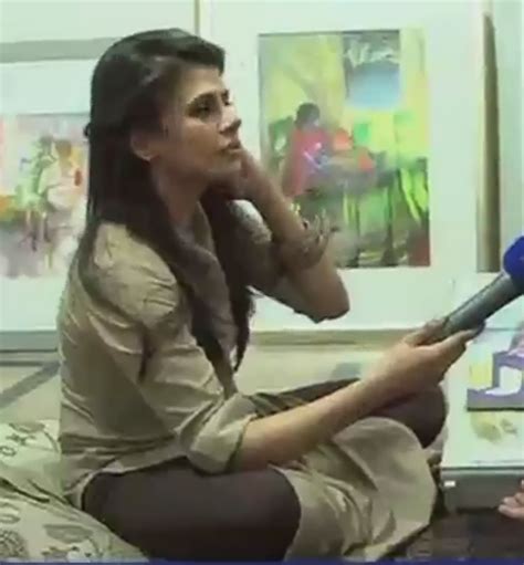 Pakistani Television Captures And Hot Models Zara Khan Sama News Anchor