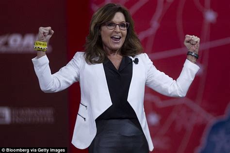 Sarah Palin Wore 700 Decorative Bolero As She Joined Donald Trump