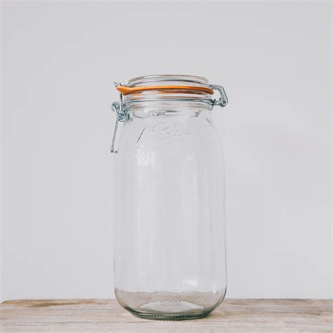 The prepared reed is then placed on the other end of the bocal. Bocal en verre Le Parfait Super 2L - Maison Durable