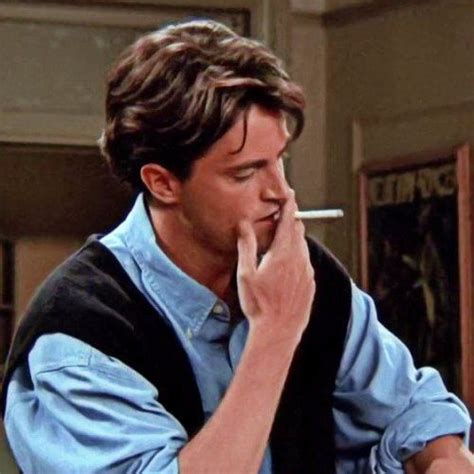 Chandler From Friends Smoking Serie Friends Friends Cast Friends