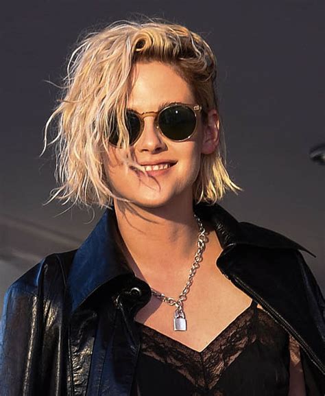 Confident Kristen Stewart Plays For The Cameras At Cannes