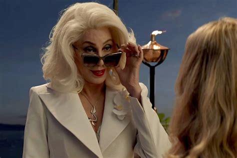 Cher canta música do ABBA em novo trailer de Mamma Mia Lá Vamos Nós