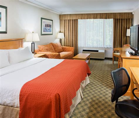 North Vancouver Accommodations Holiday Inn And Suites Hotel