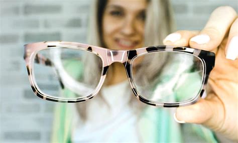 how to choose eyeglasses for your face shape michigan eye institute
