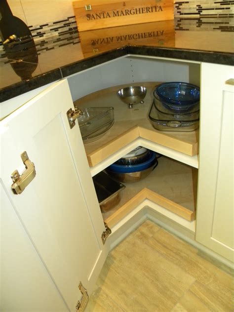 I am not able to understand the method employed here: Pretty lazy susan turntable in Spaces Modern with Kitchen ...