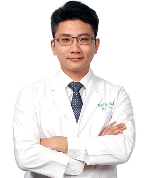 카피툰은 네이버웹툰 다음웹툰 카카오웹툰 레진코믹스 짬툰 투믹스 탑툰 만화책 미리보기 및 다시보기를 제공합니다. 余德毅醫師極緻醫美診所--醫師團隊-極緻醫美診所