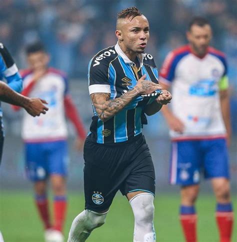 The purpose of this site is to provide a comprehensive record of the results of all competitive games played by everton since their formation, together with. Globoesporte: Il Napoli si contende Everton Soares con l ...