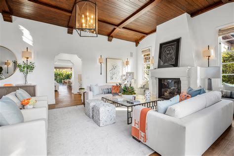 Mediterranean Style Living Room Decor