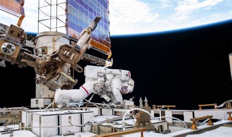 Nasa News Space Station Astronaut Snaps Breathtaking Pictures Of Iss