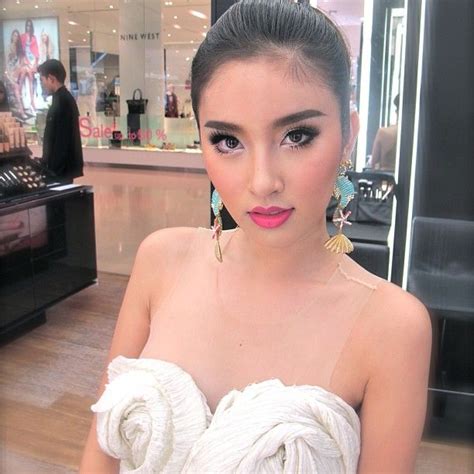 Poy Treechada With Images Nong Poy Beautiful Makeup Perfect Woman