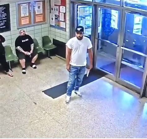 knife wielding man walks into nypd station in brooklyn and asks to be shot video