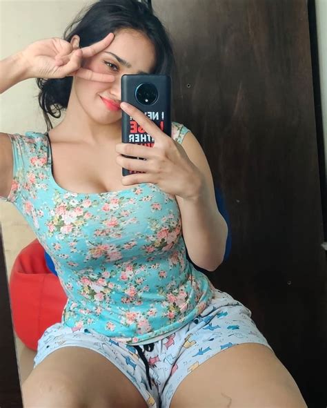 Catalina Gomez On Twitter Pictures Https Bit Ly Gs Eul En Pijama