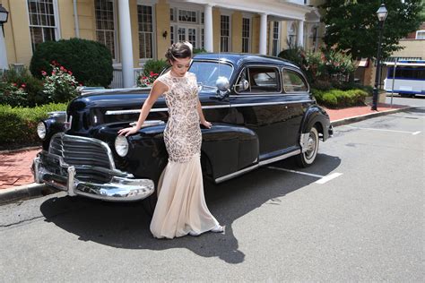 A Vintage Car = a Picture-Perfect Intimate Wedding! — Sweet & Simple