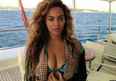 Beyonces Bikini Singer Rocks A Bikini Goes Au Naturel On A Yacht Photo Huffpost