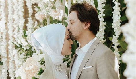 Lucky Perdana Pajang Foto Pernikahan Dengan Lidi Brugman Kamu Kepingan