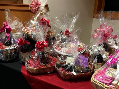Wondering what to get him (aka your boyfriend or husband) for valentine's day? Best Valentine's Day Gift Baskets, Boxes & Gift Sets Ideas ...