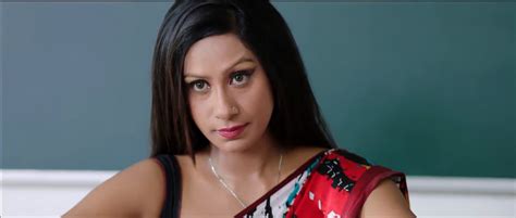 18 Miss Teacher 2016 Hindi Movie 720p Uncut Hdrip 850mb X264 Aac