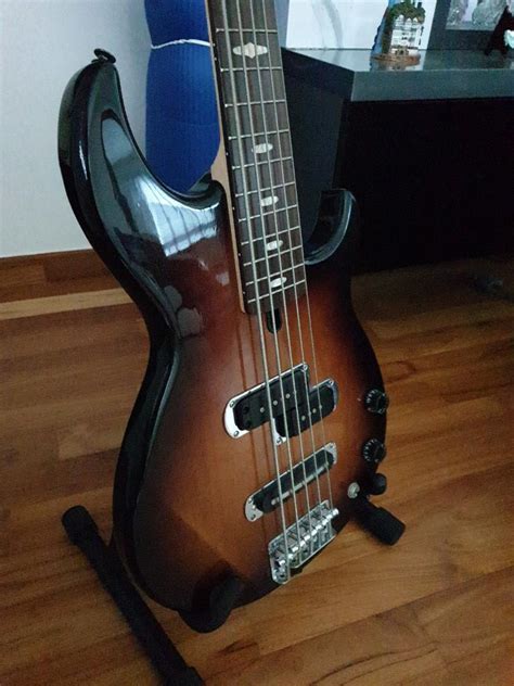 Yamaha Bb425 5 String Bass Guitar Hobbies And Toys Music And Media