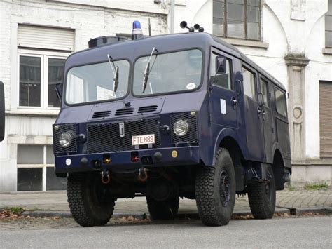 véhicule de transport pour les brigades d intervention gendarmerie belge camion fn politie