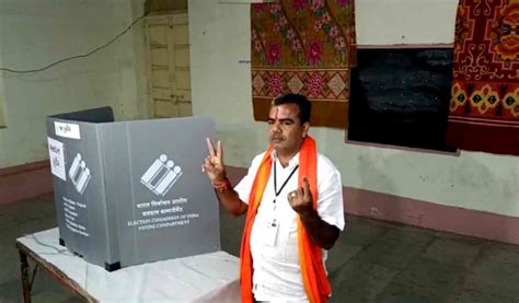 Gujarat Polls Phase 1 Voting Underway For 89 Seats Trendradars India