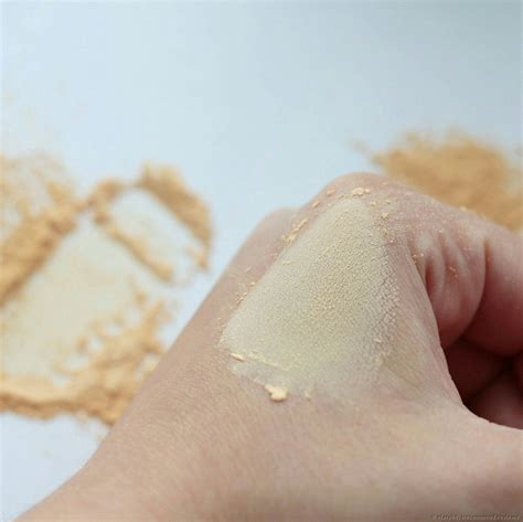 Makeup Revolution Luxury Banana Powder This Is The Best Baking