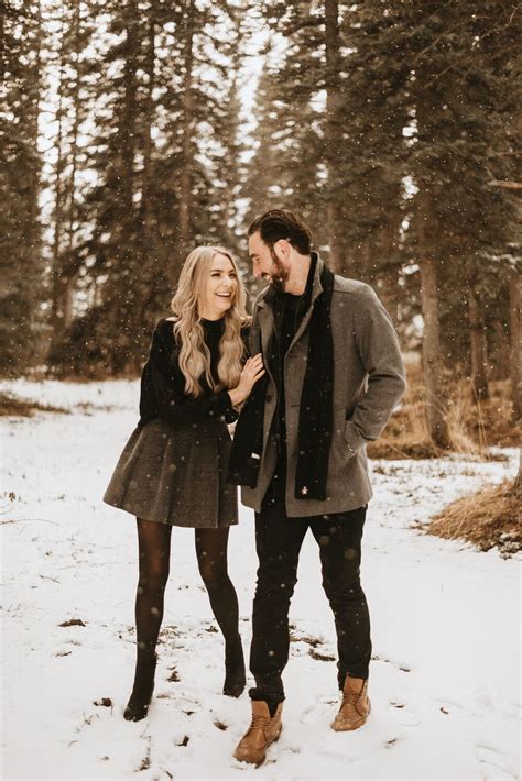 Our Hearts Are Melting Over This Adorably Cozy Winter Engagement Session Winter Engagement